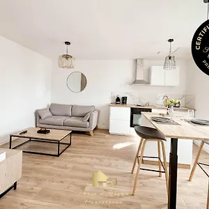 https://les-embruns.inbrittany.com